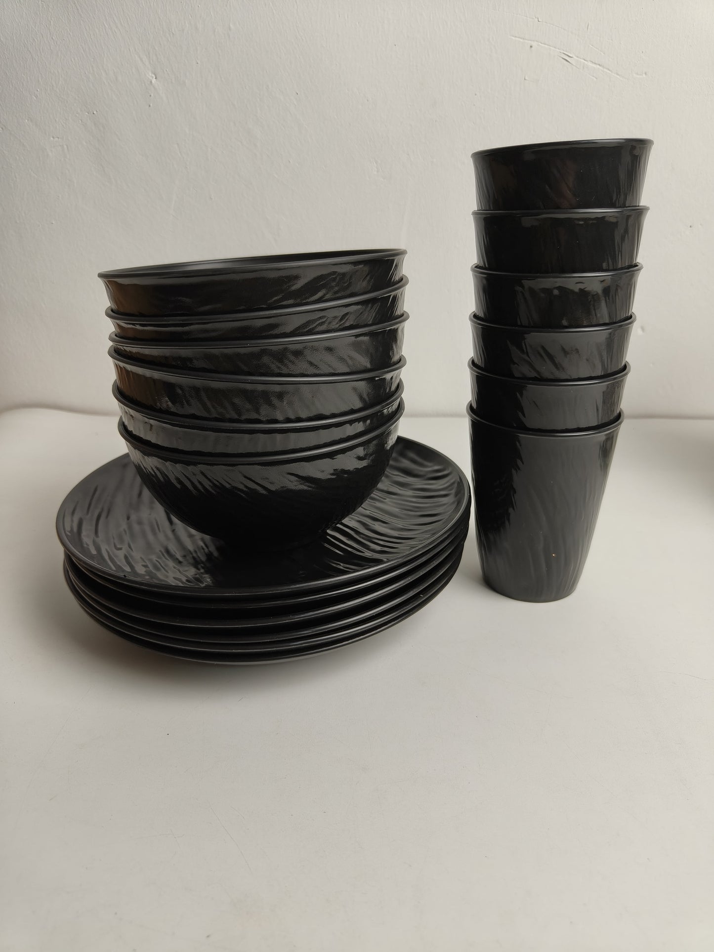 Unbreakable Dinnerware Sets, Rock Texture Bowls Sets for 18PCS, Microwave & Dishwasher Safe, Eco-Friendly, Perfect for Dinners, Buffets, and Events- Black
