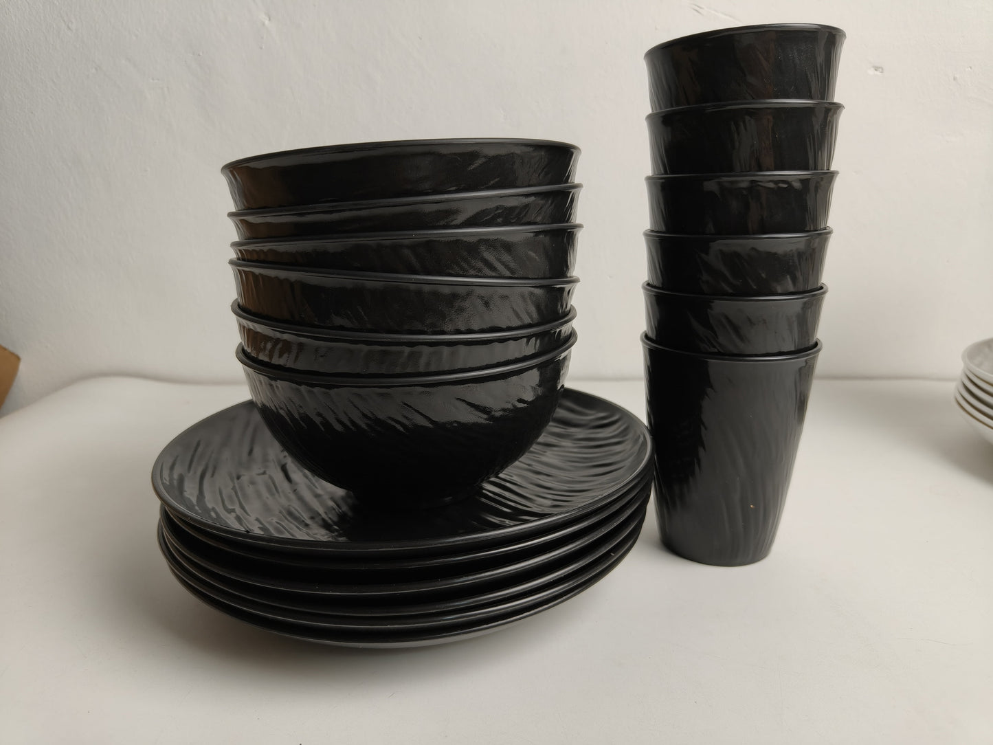 Unbreakable Dinnerware Sets, Rock Texture Bowls Sets for 18PCS, Microwave & Dishwasher Safe, Eco-Friendly, Perfect for Dinners, Buffets, and Events- Black