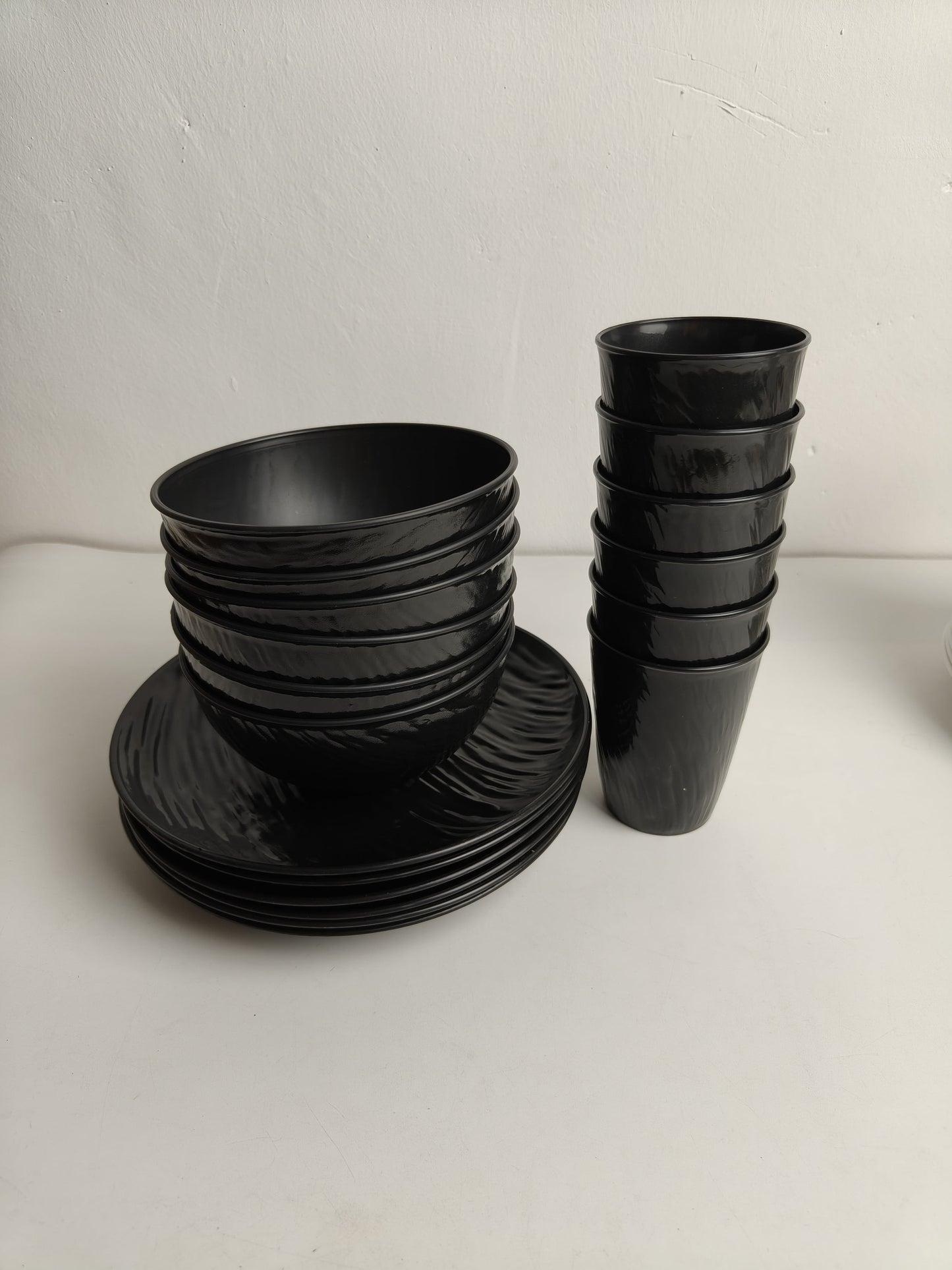 Unbreakable Dinnerware Sets, Rock Texture Bowls Sets for 18PCS, Microwave & Dishwasher Safe, Eco-Friendly, Perfect for Dinners, Buffets, and Events- Black