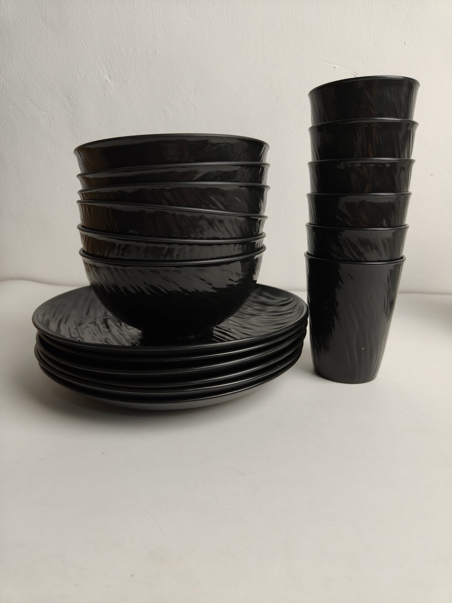 Unbreakable Dinnerware Sets, Rock Texture Bowls Sets for 18PCS, Microwave & Dishwasher Safe, Eco-Friendly, Perfect for Dinners, Buffets, and Events- Black