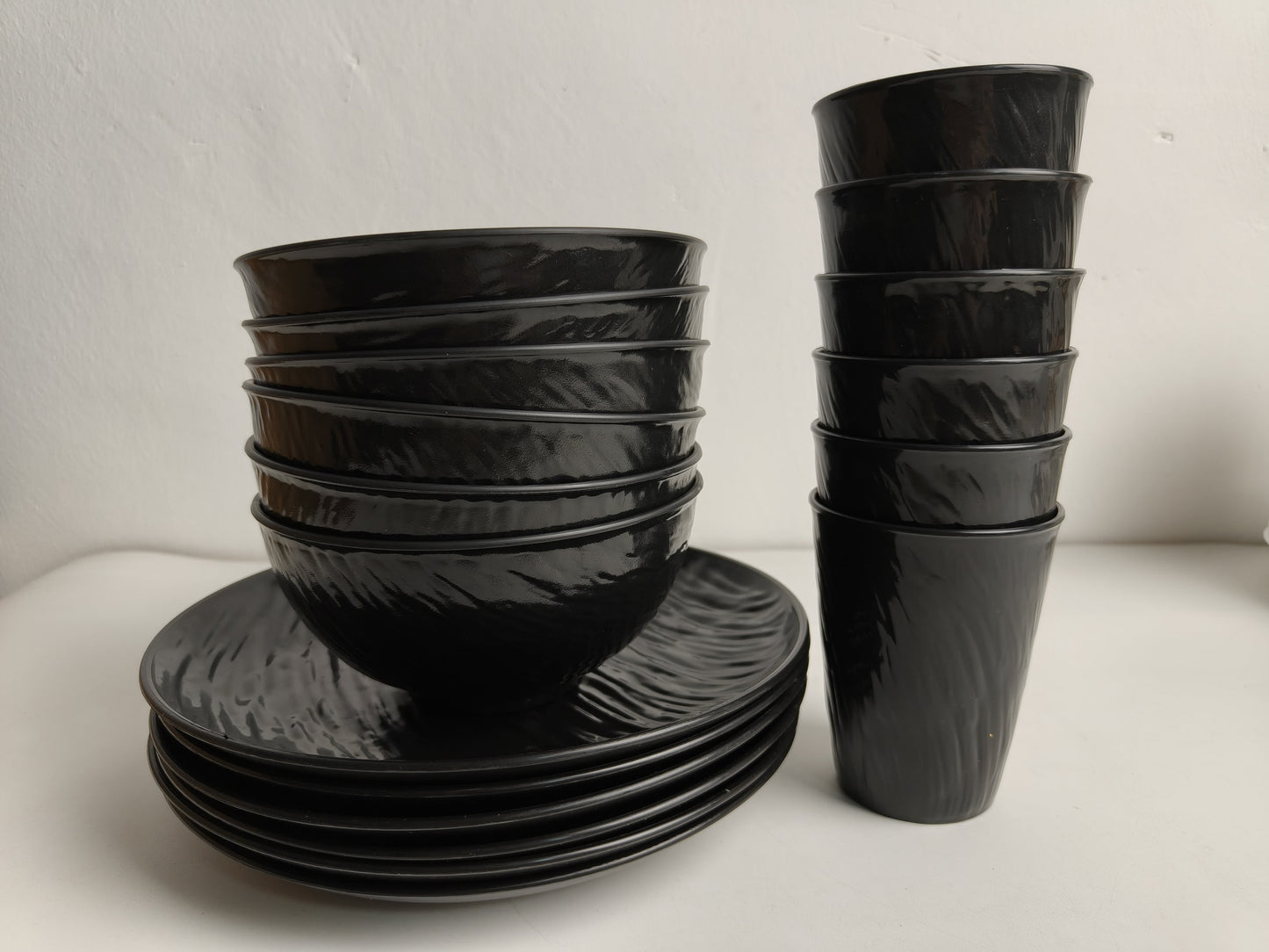 Unbreakable Dinnerware Sets, Rock Texture Bowls Sets for 18PCS, Microwave & Dishwasher Safe, Eco-Friendly, Perfect for Dinners, Buffets, and Events- Black